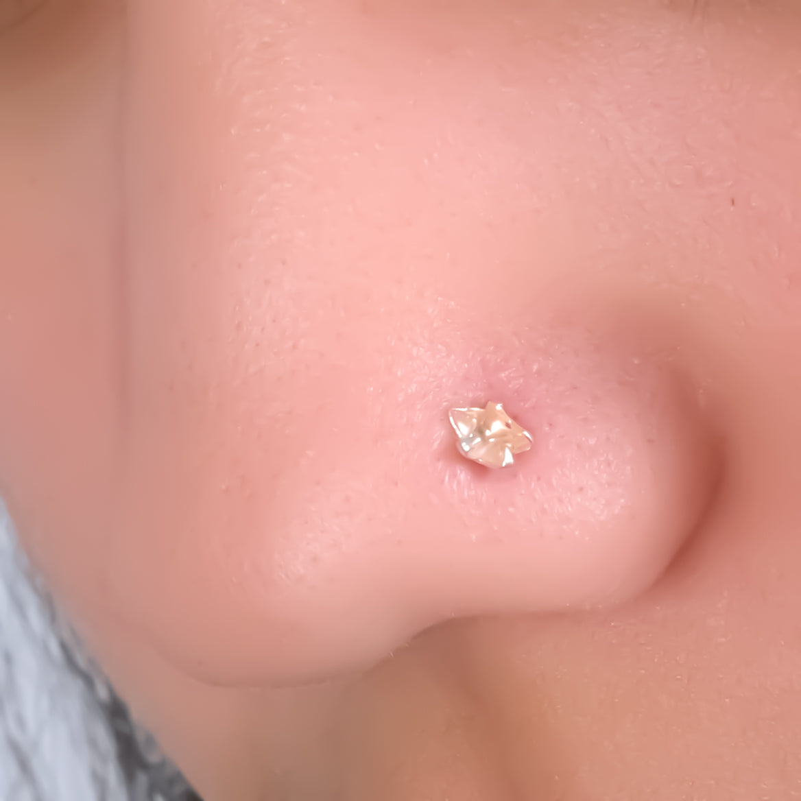 Silver Nosepin with Dazzling Brown Gem