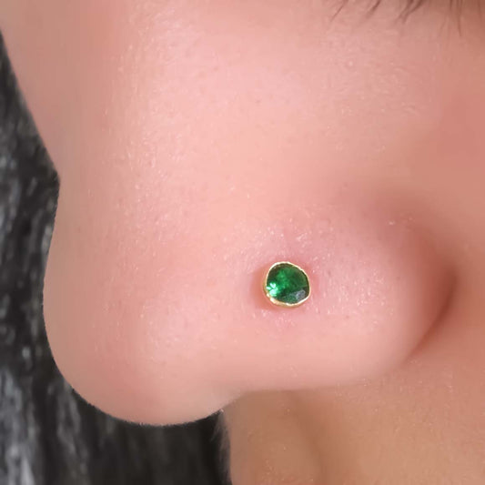 Simple Gold Polish Nose Pin with Round Green Gem