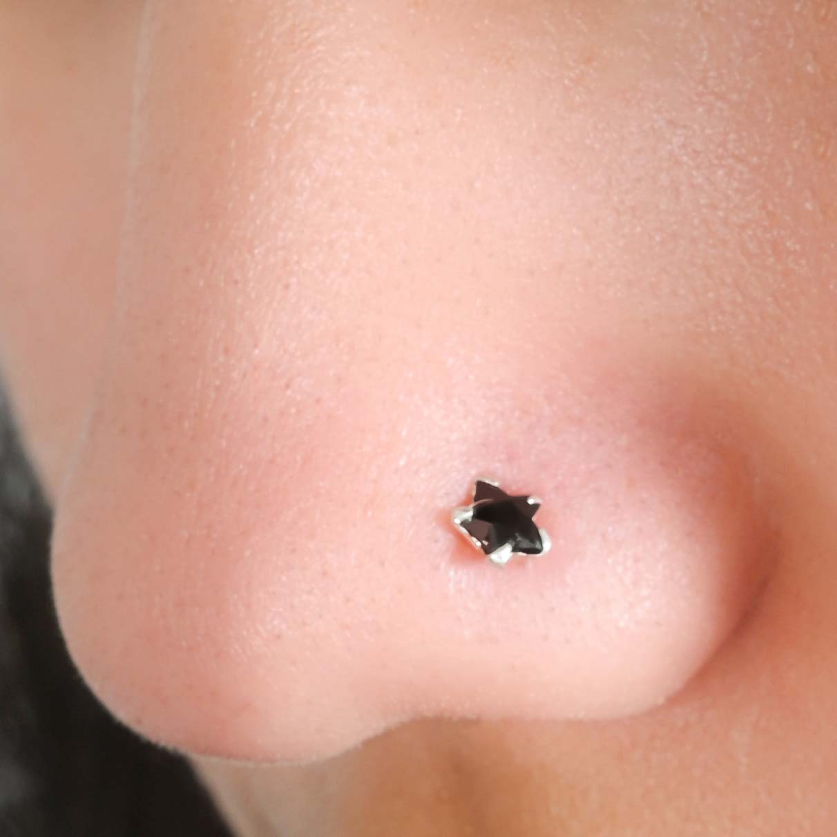 Minimalist Silver Nosepin with Black Gem