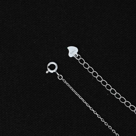 Beautiful Silver Necklace with Green Heart Stone Pendant – Ideal for Special Occasions.