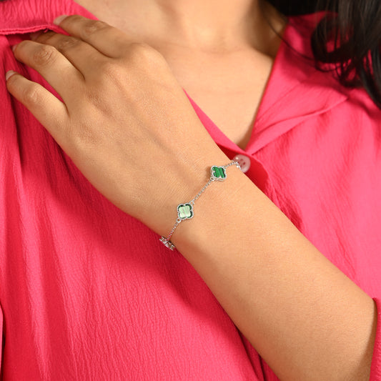 Stylish Silver Bracelet with Green Flower Bud Embellishment