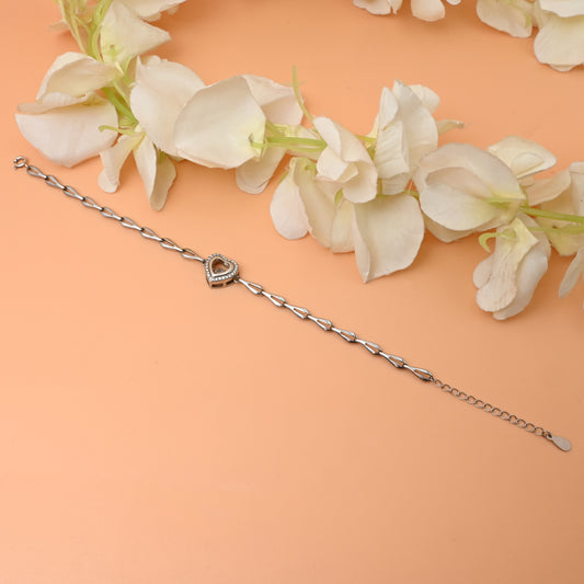 Fashionable Silver Bracelet for Girls – Heart-Shaped Centerpiece