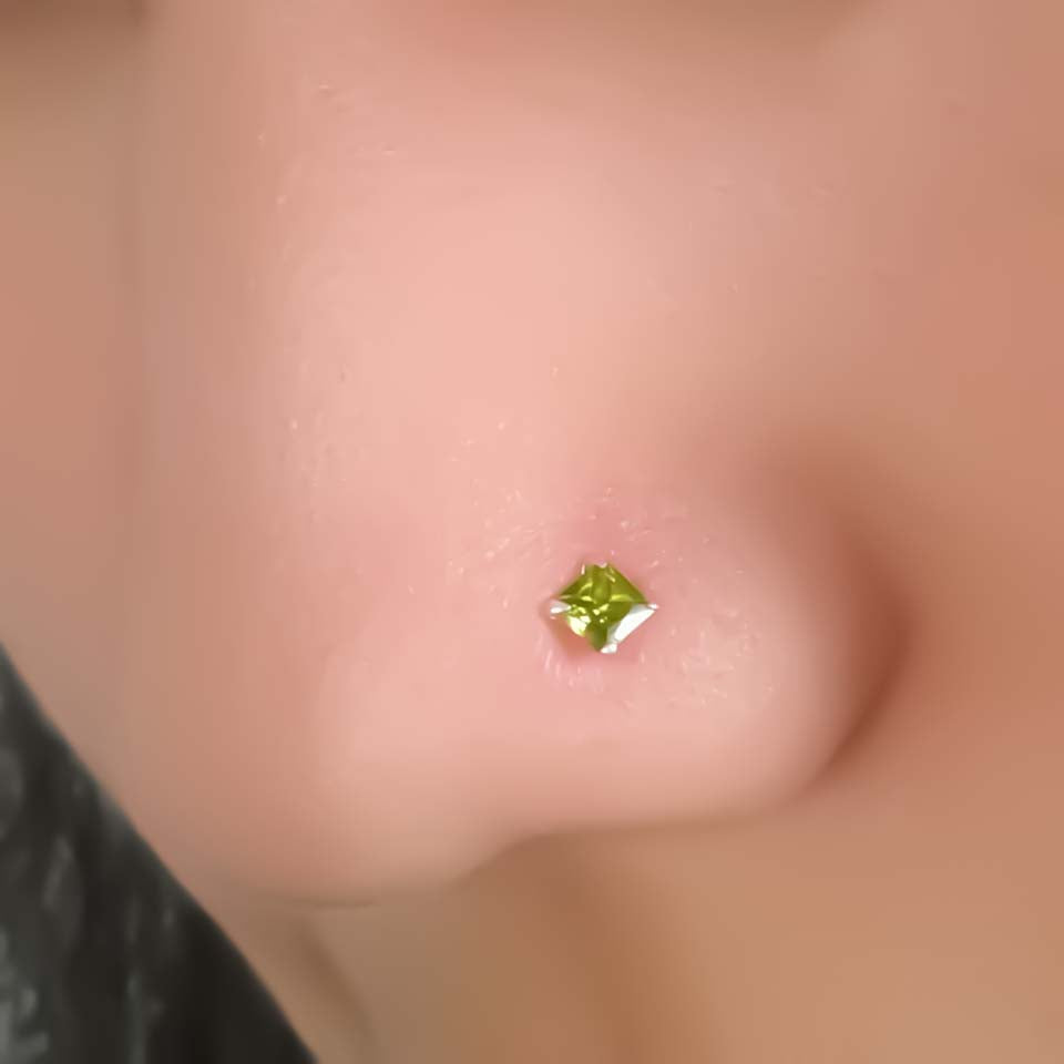 Stylish Silver Nosepin, Star Green Stone Detail