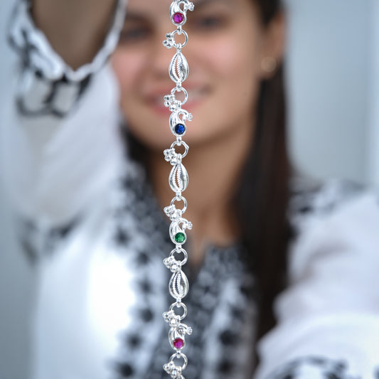 Fish Bud Detailing with Modern Chain Link