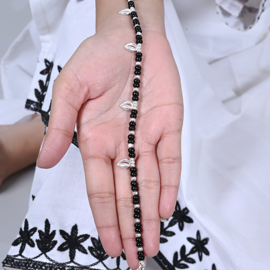 Silver Anklet with Black Moti and Detailed Silver Leaves