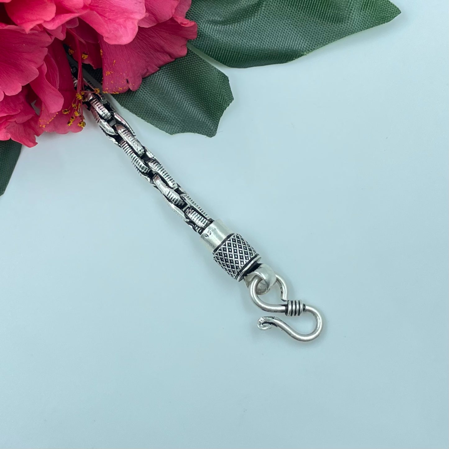 Elegant and stylish silver bracelet designed for men and boys.