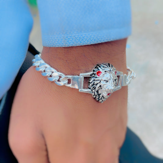Trendy silver bracelet for boys featuring a bold lion pendant.