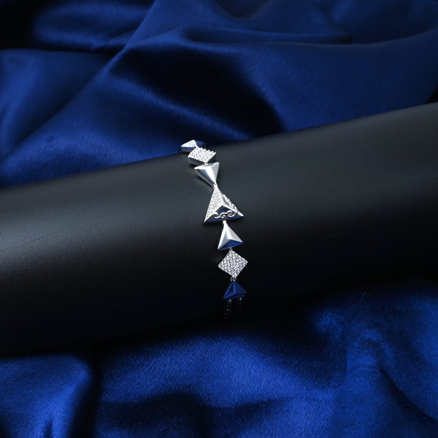 Pyramid-Shaped Silver Bud Bracelet for Women