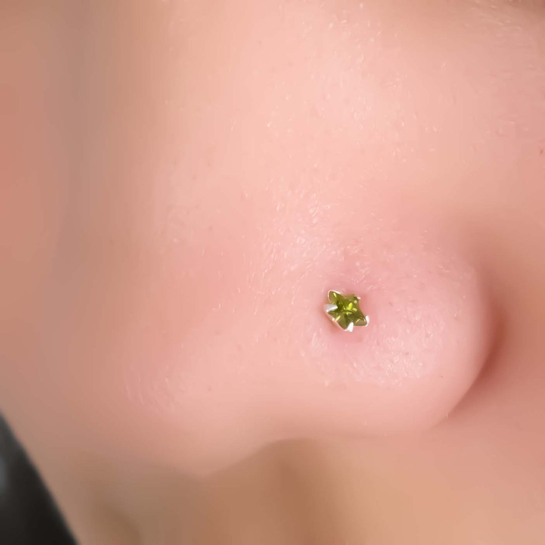 Delicate Silver Nosepin, Green Stone