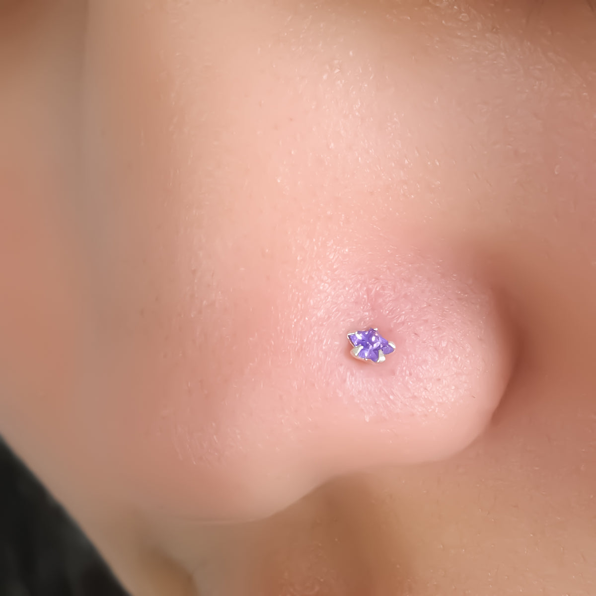 Chic silver nosepin with purple stone