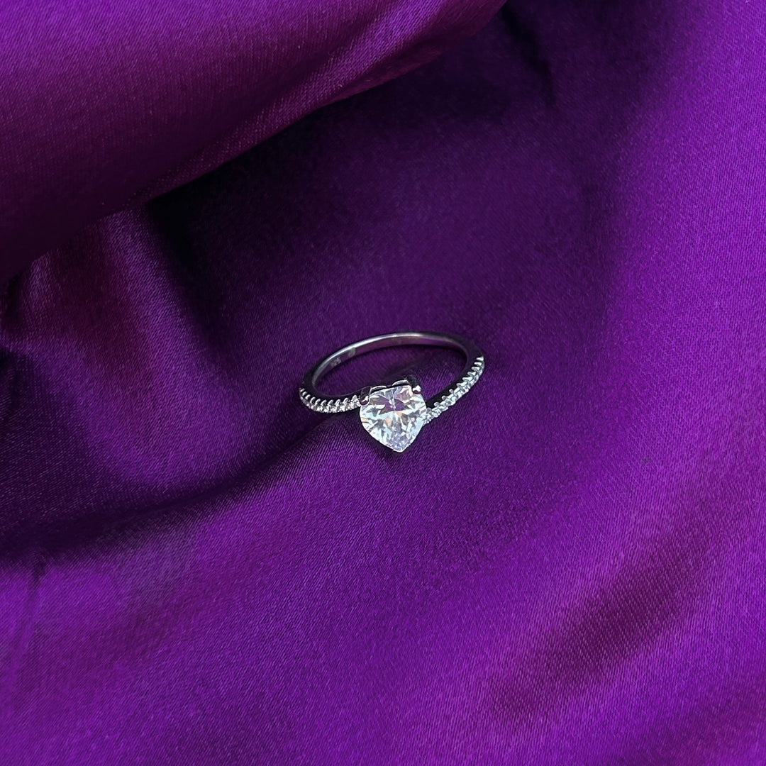 Charming Heart-Shaped Stone Silver Ring