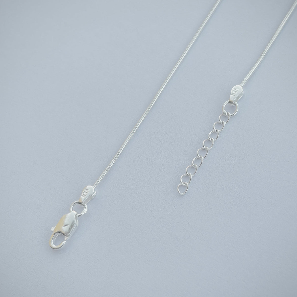 Simple silver anklet with moti accent